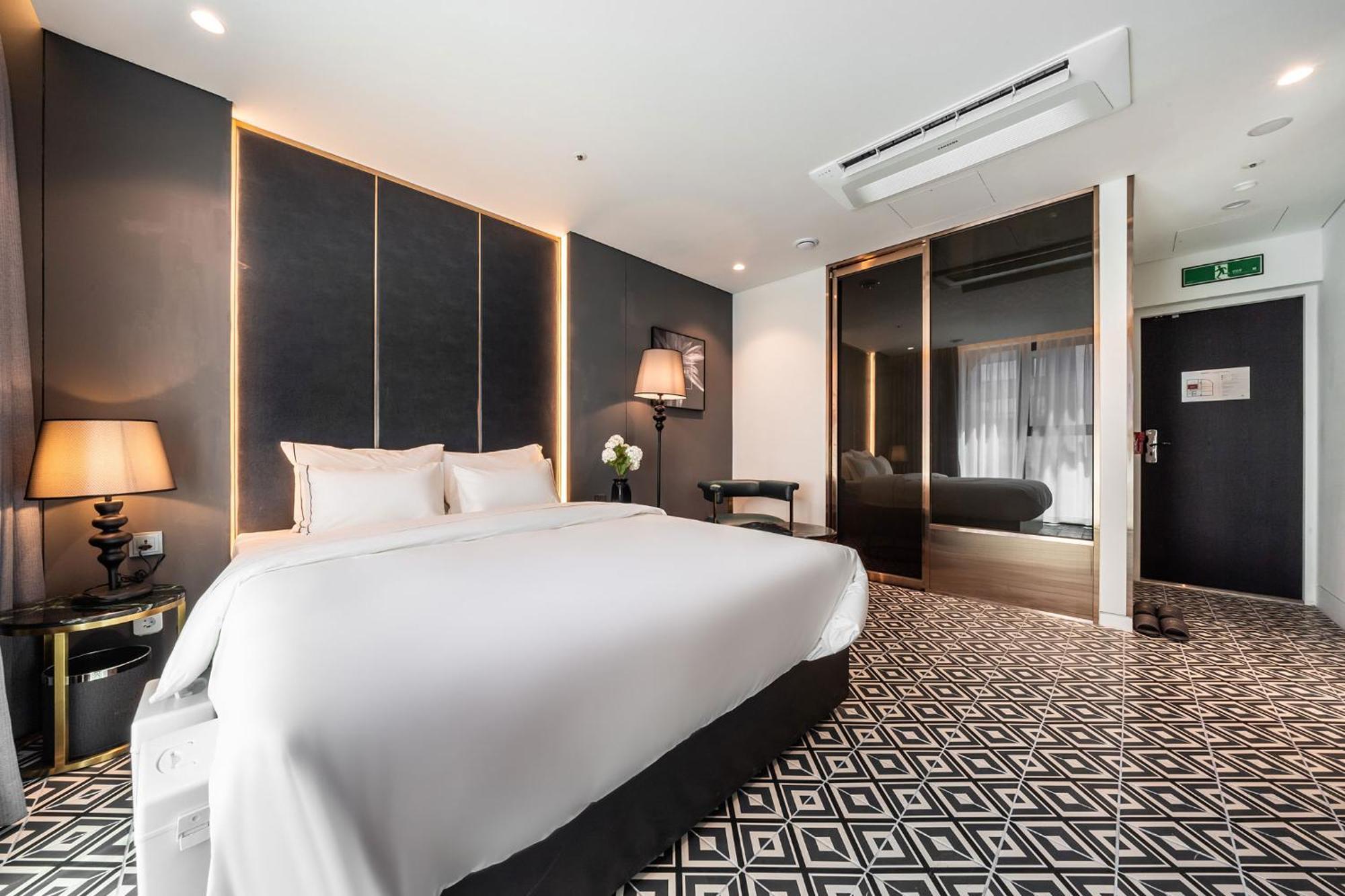 Hotel The Castle Jamsil-Sene โซล ภายนอก รูปภาพ
